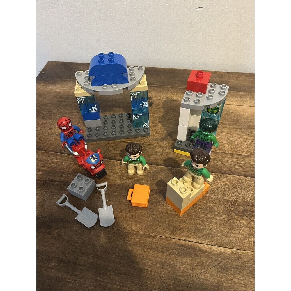 LEGO DUPLO: Spider-Man & Hulk Adventures (10876) & Airport Set